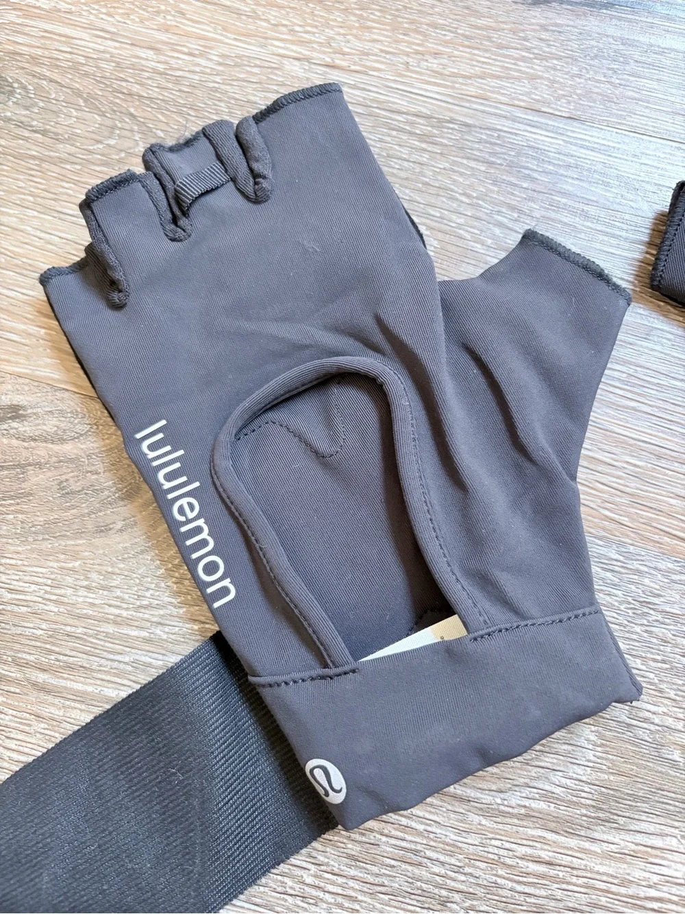 lululemon Black Fingerless Workout Gloves with Wrap Straps - size M/L
